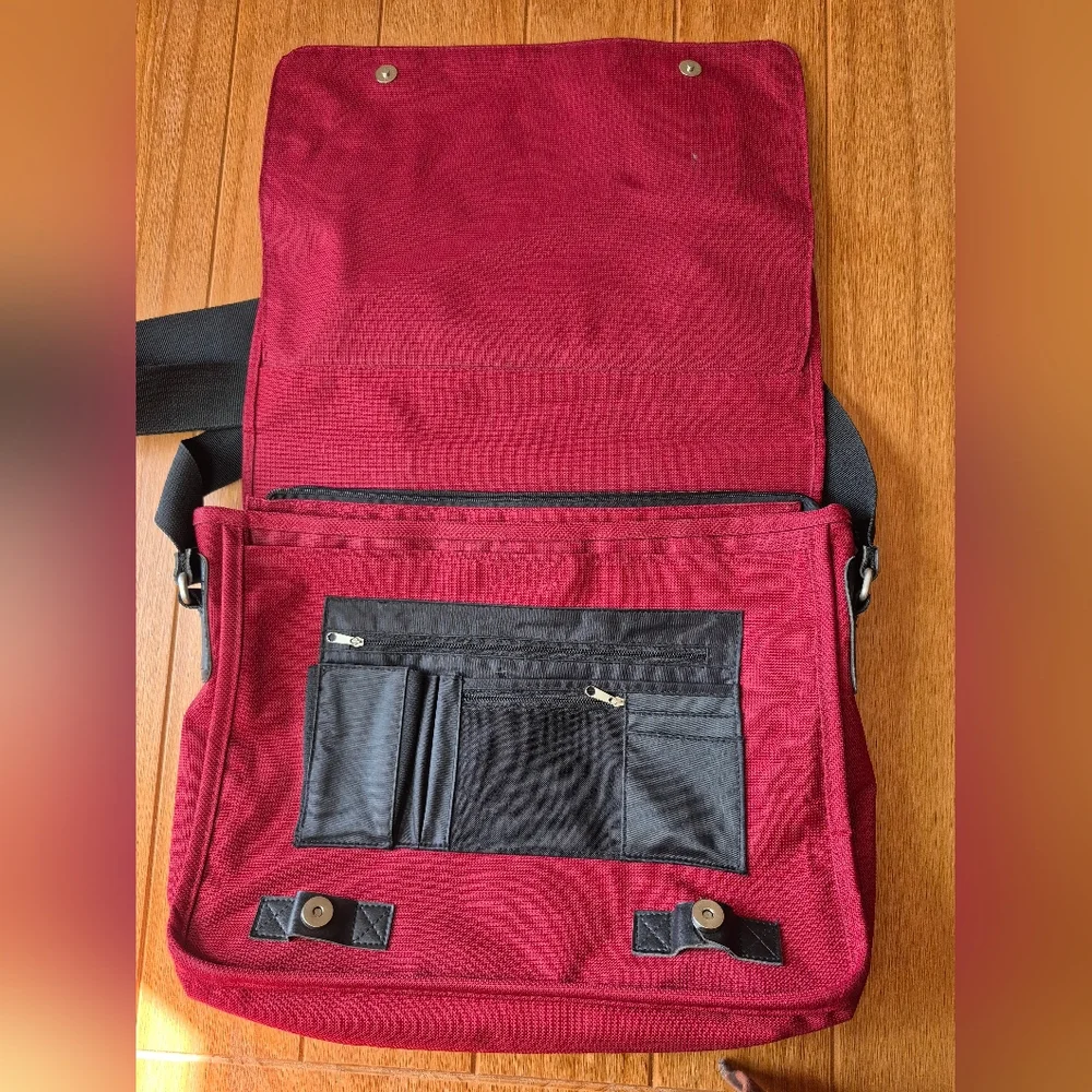 Merrill‎ Lynch Canvas Messenger Bag Red Embroidered Name Logo